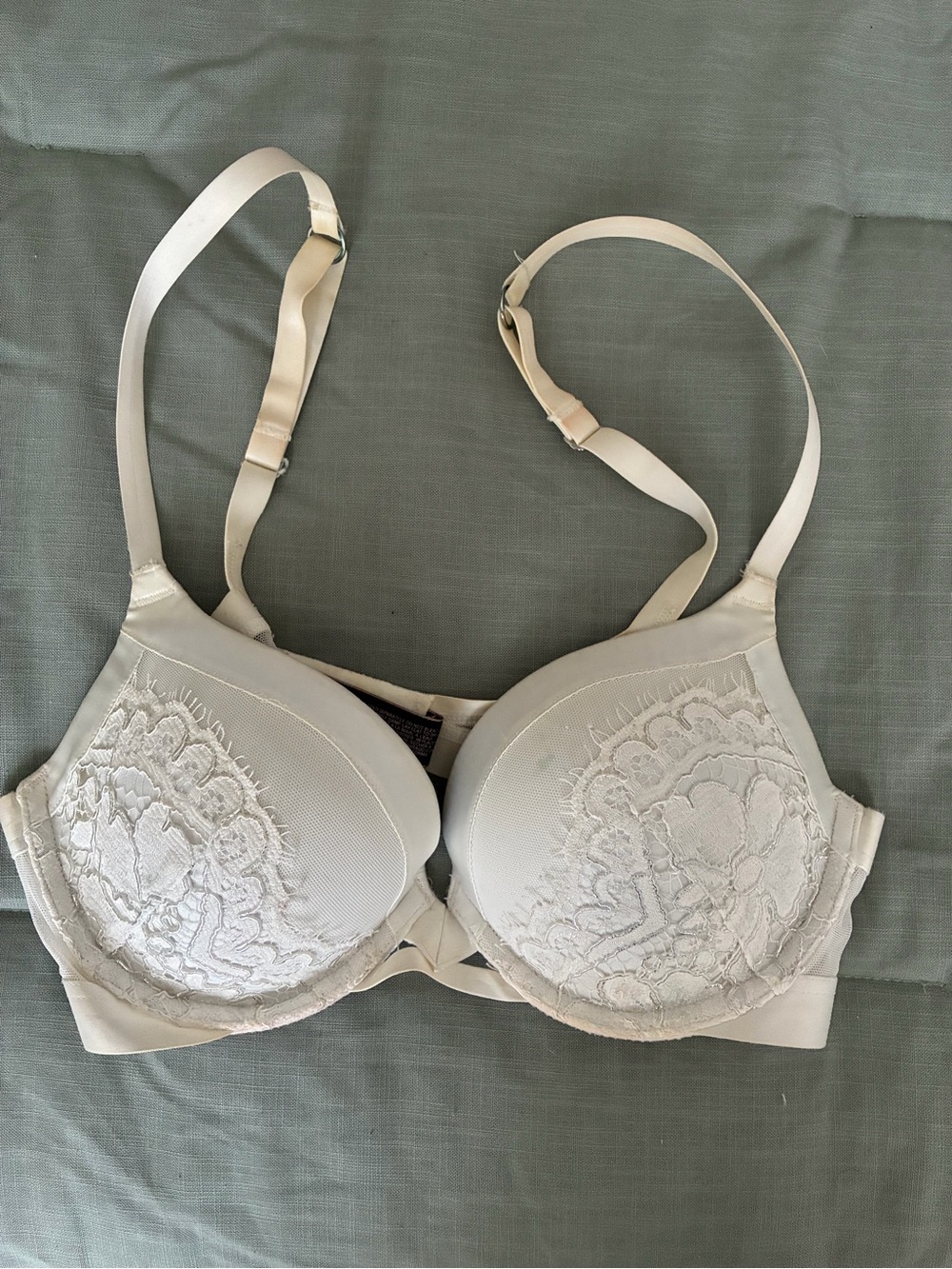 Victoria's Secret Lace-Trim Very Sexy Push-Up Bra in White